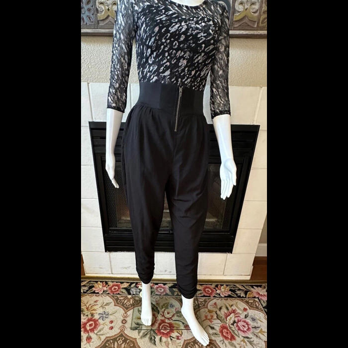 Xhilaration Chic Black Woven Fabric Tapper Leg Slacks Size Xs